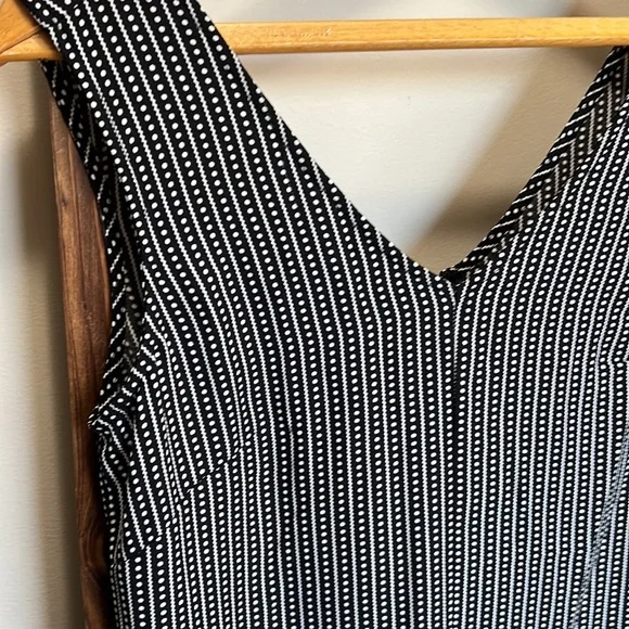 Max Studio Black/Cream V-Neck Jumpsuit. - Picture 4 of 10